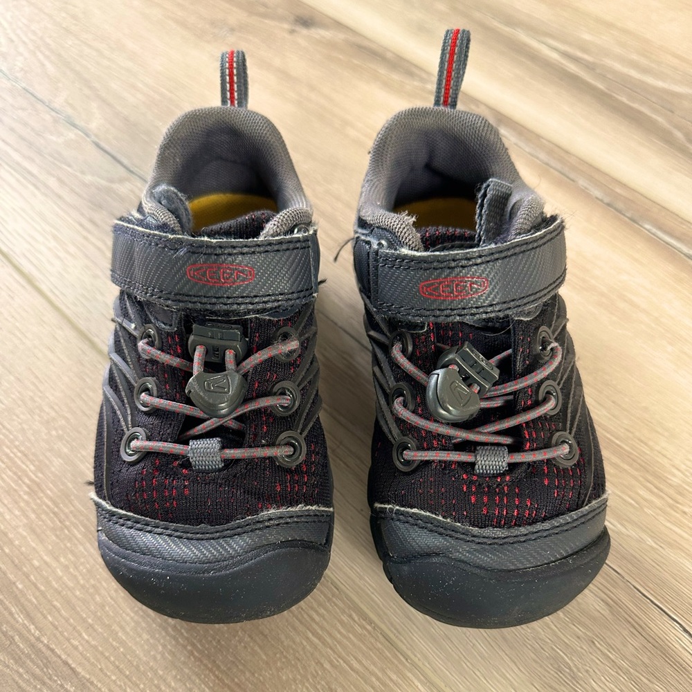 Keen kids sneakers, size9, gently worn excellent condition. Black+red